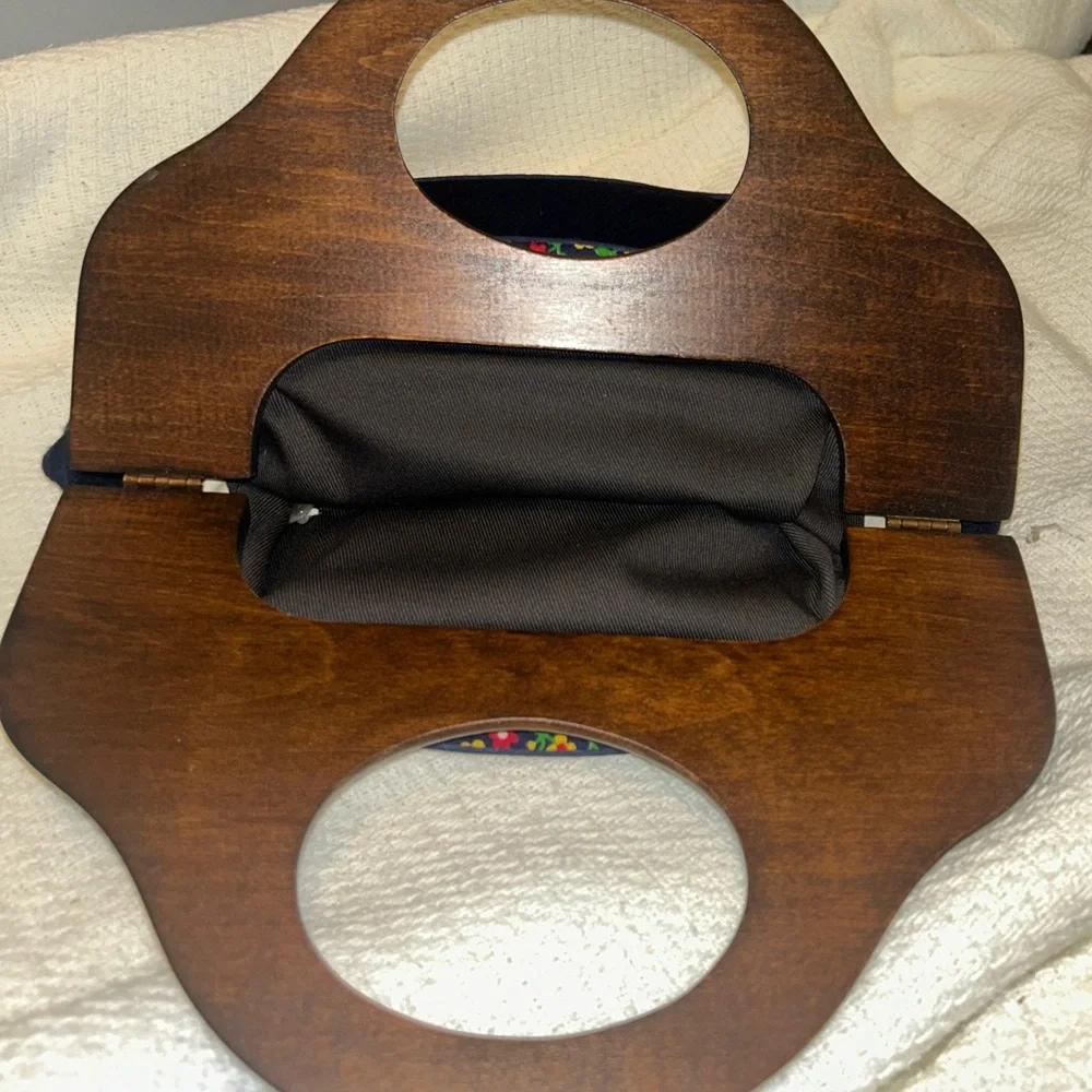 Cute retro looking handbag - Picture 2 of 4